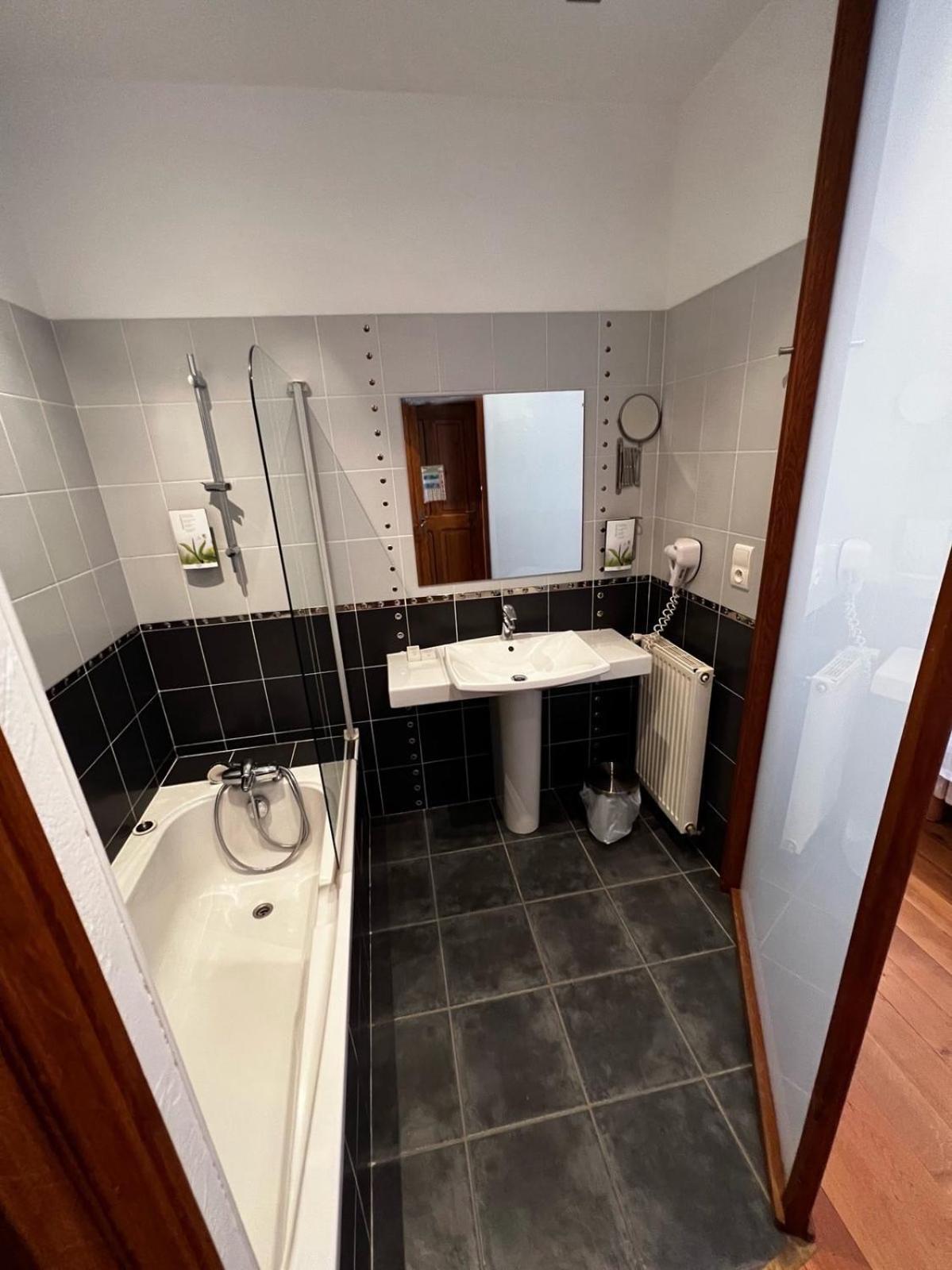 Sci Les Remparts De Mirepoix Bed & Breakfast Мирпоа Екстериор снимка
